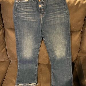 MOTHER Cropped Jeans in Classic Blue